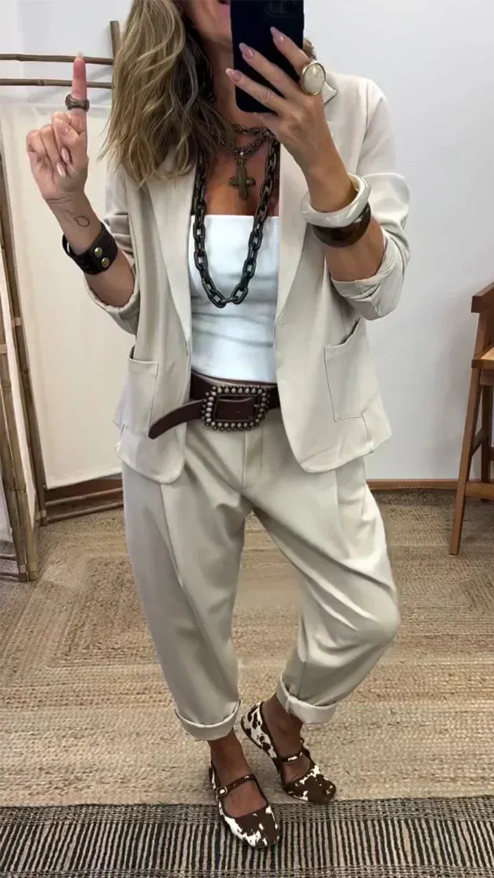 💎Περιορισμένης διάρκειας έκπτωση 50%💎Σετ γυναικείου σακακιού και παντελονιού με πέτο – Στενή εφαρμογή, απαλό ύφασμα👖✨【40-100kg】