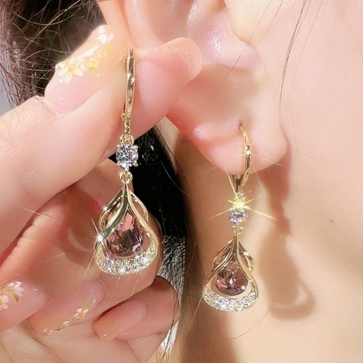✨💎💎【Kupte 1 a získejte 2 zdarma】 Nové náušnice s jiskřivou elegan