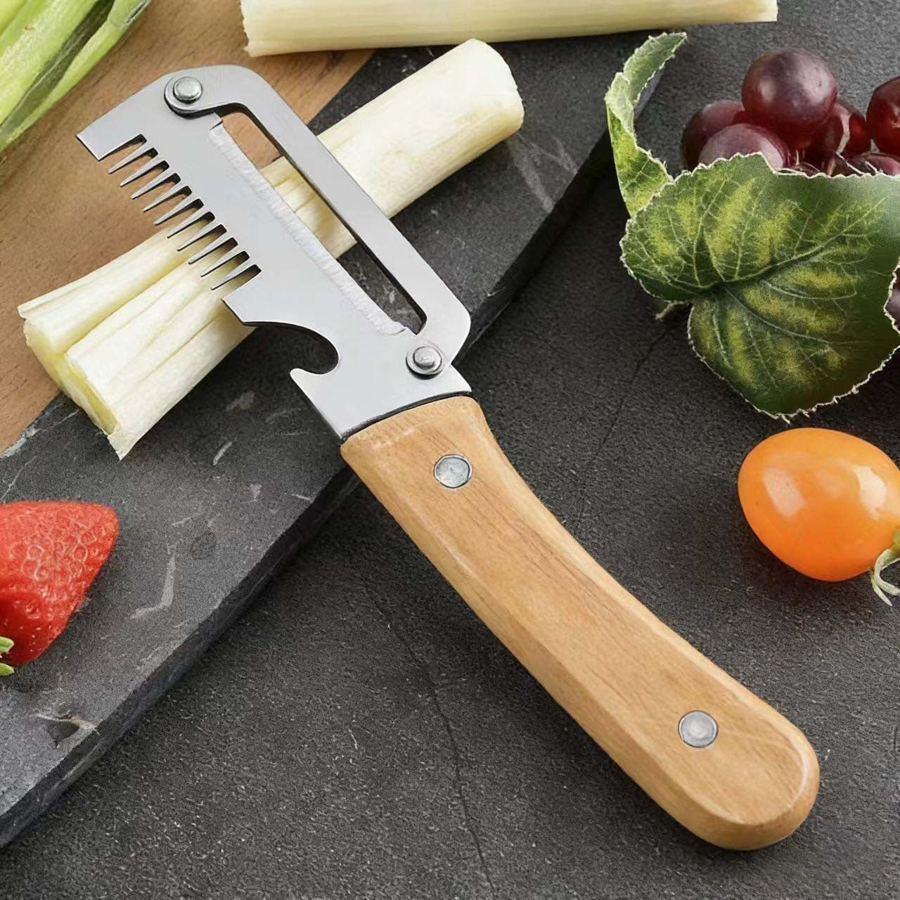 ✅【Kupi 1, prejmi 1 brezplačno】🧅🔪 Večnamenski kuhinjski lupilec 3 v 1: lupi, reže in odpira pokrovčke steklenic! 🔥