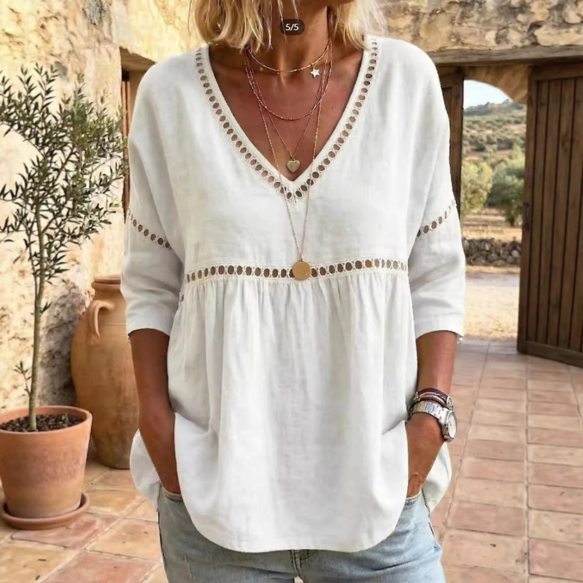 🔥 Letnia Wyprzedaż ✨Elegancka Bluzka Boho z Haftem i Dekoltem V: Lekka, Stylowa i Kobieca