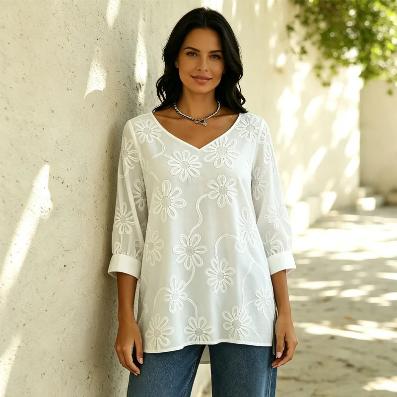 🌼Modny T-shirt z dekoltem w serek i haftem w stokrotki