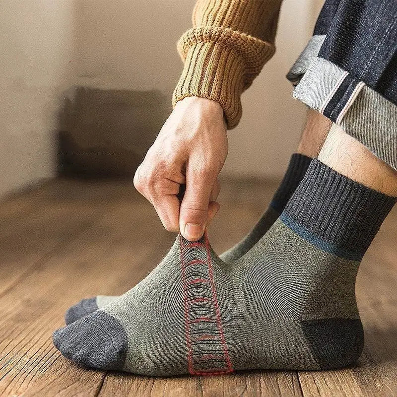 😍🧦【Kupite 5, dobite 5 brezplačno】 Antibakterijske, dezodorirne in tople volnene nogavice za jesen in zimo