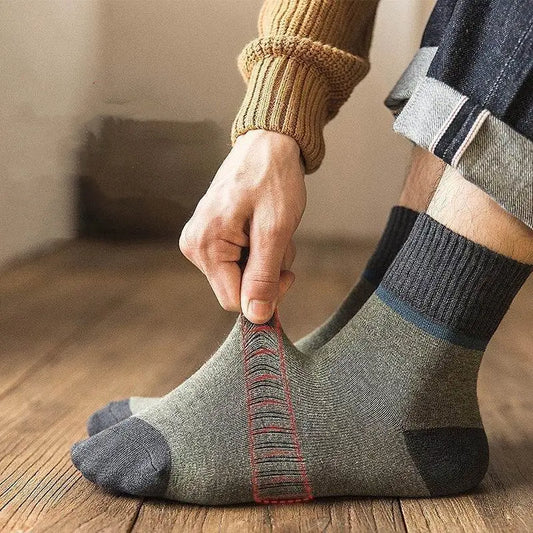 😍🧦【Kupite 5, dobite 5 brezplačno】 Antibakterijske, dezodorirne in tople volnene nogavice za jesen in zimo