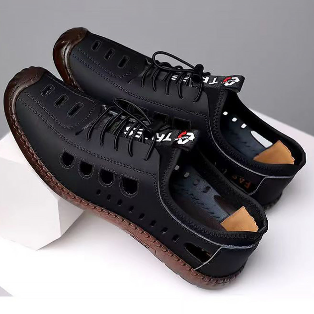 【Nowe buty na wiosnę】【39-44】 2026 Nowe letnie, oddychające ażurowe męskie buty na co dzień z miękką podeszwą