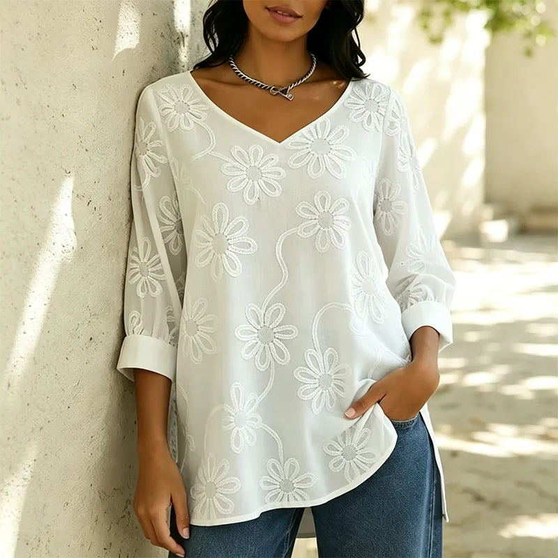 🌼Modny T-shirt z dekoltem w serek i haftem w stokrotki