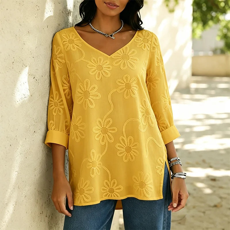 🌼Modny T-shirt z dekoltem w serek i haftem w stokrotki