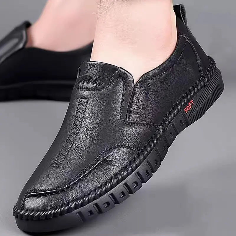 👞【39–44】Novi moški usnjeni čevlji za prosti čas z mehkimi podplati – protizdrsni – zračni