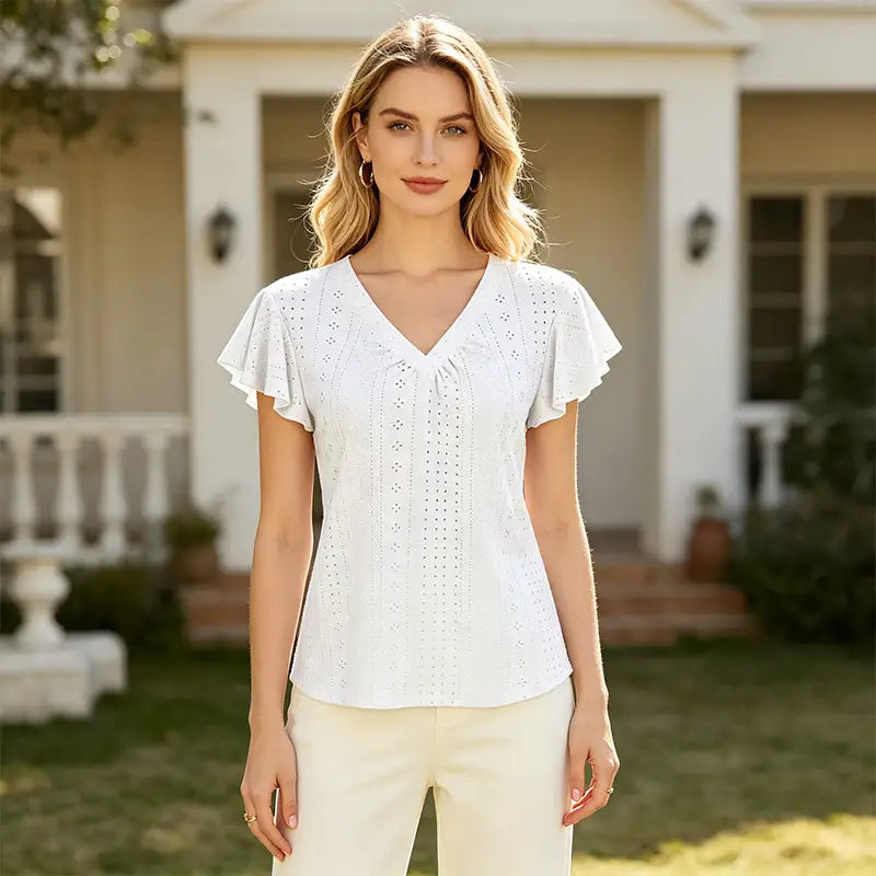 👚 Modny bawełniany T-shirt z dekoltem w serek, bufiastymi rękawami i eleganckimi wycięciami