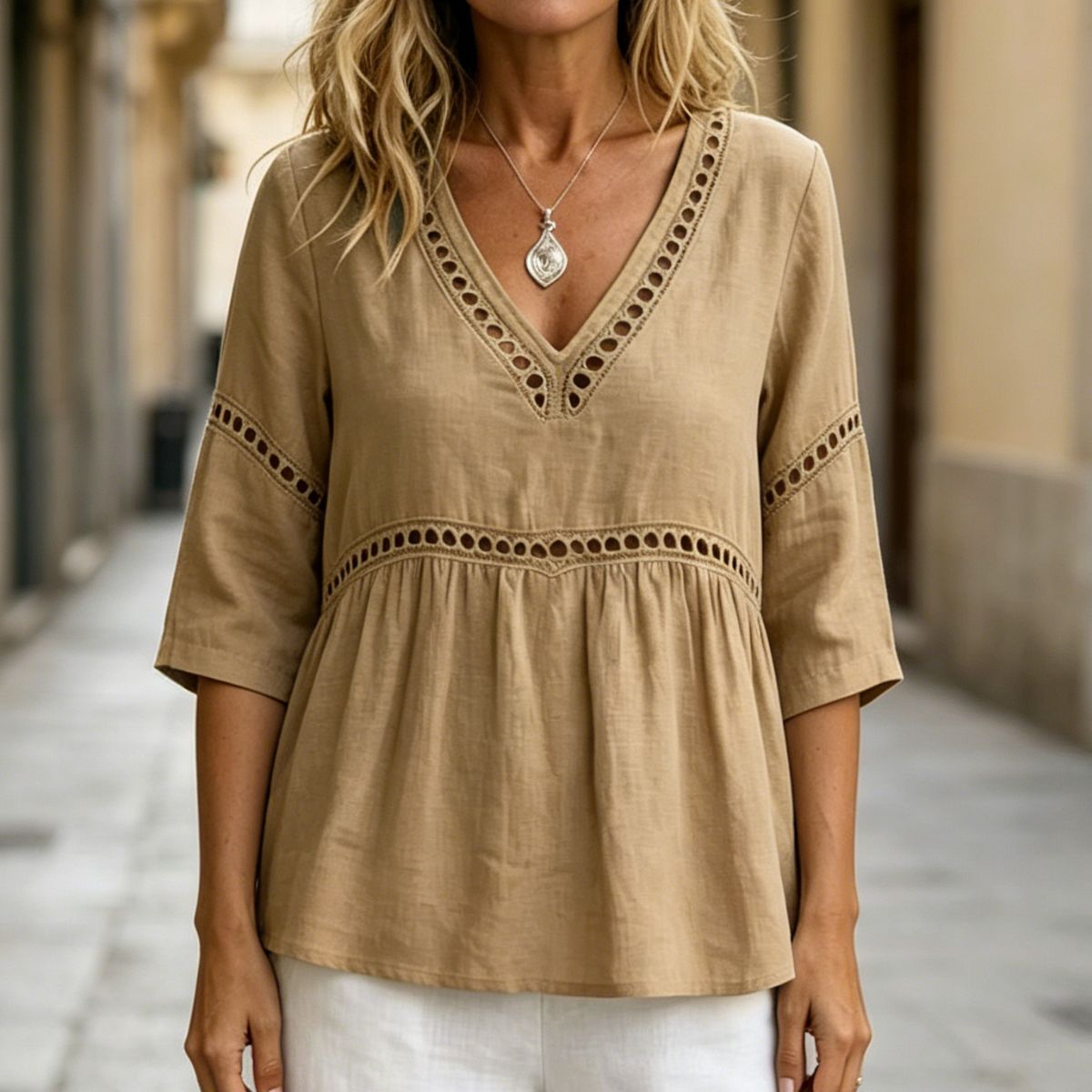 🔥 Letnia Wyprzedaż ✨Elegancka Bluzka Boho z Haftem i Dekoltem V: Lekka, Stylowa i Kobieca