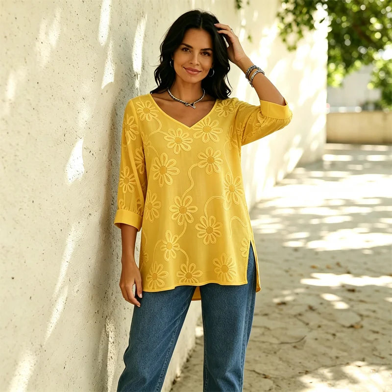 🌼Modny T-shirt z dekoltem w serek i haftem w stokrotki